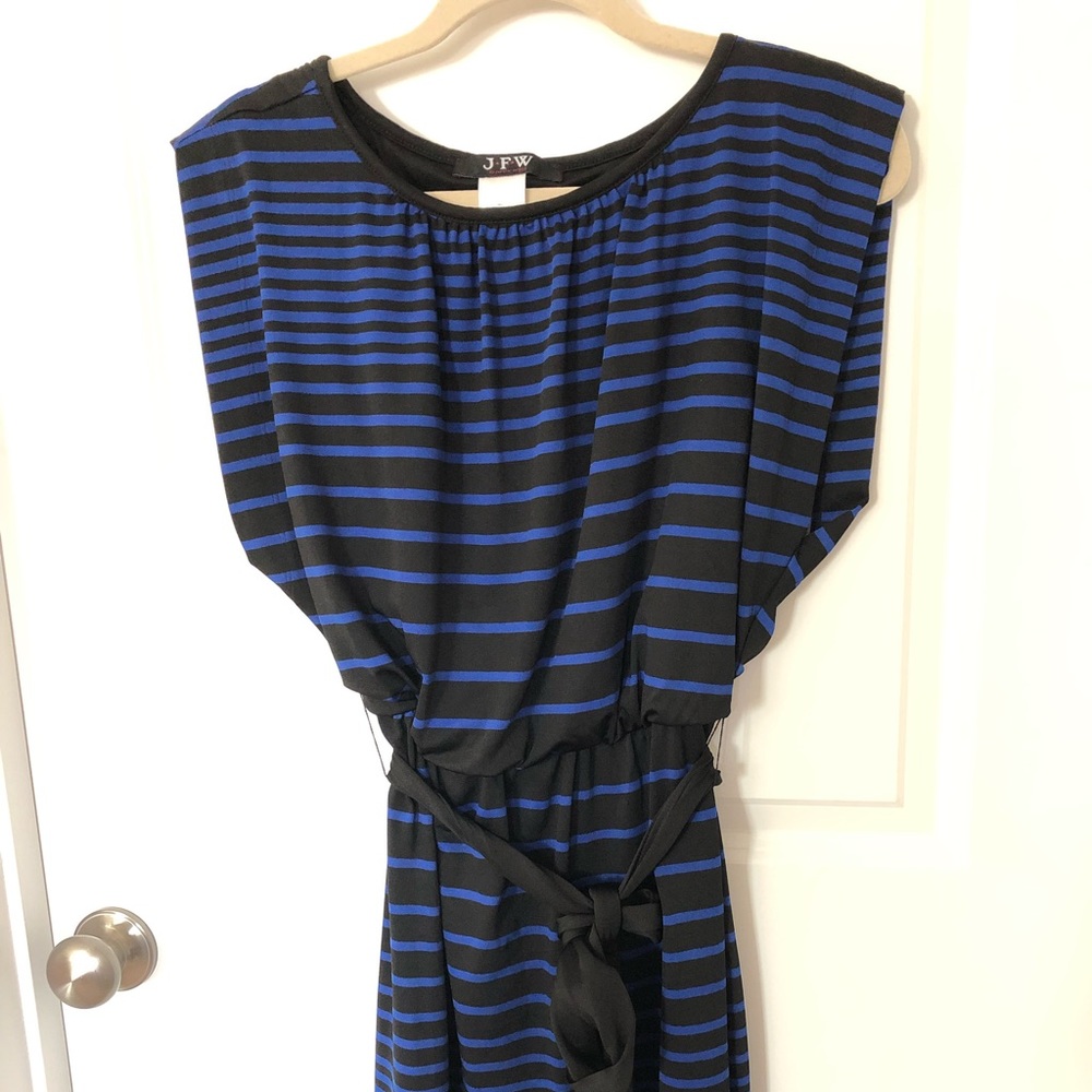 Black and blue sleeveless dress